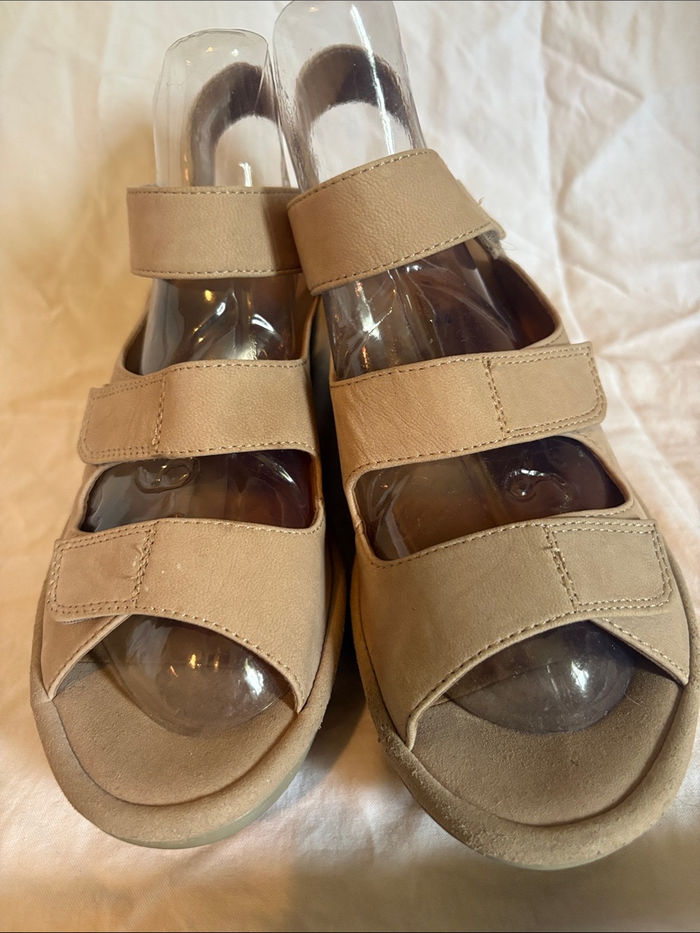 Clarks Tan Leather Cushion Slip-On Sandals. Great Shape